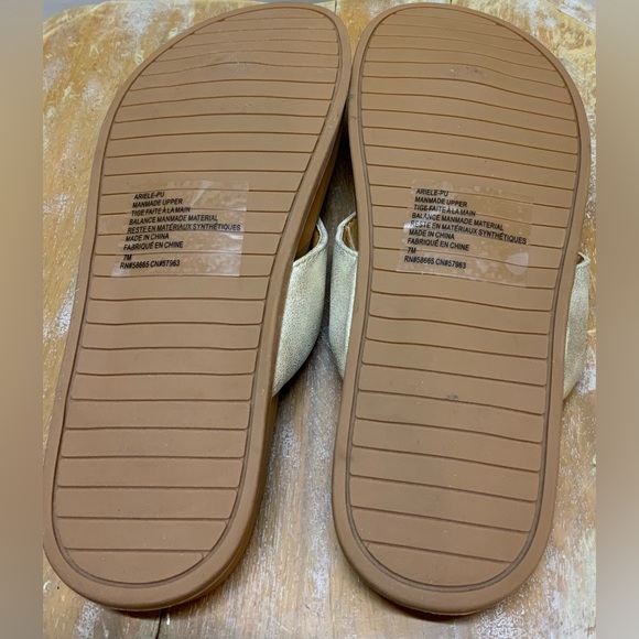 NWT-Susina Gold Arielle Flip Flops-Sz 7M - Picture 5 of 8